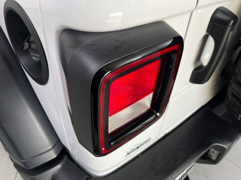 Used 2025 Jeep Wrangler Willys image 44