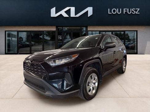 Used 2021 Toyota RAV4 LE AWD/4WD image 1