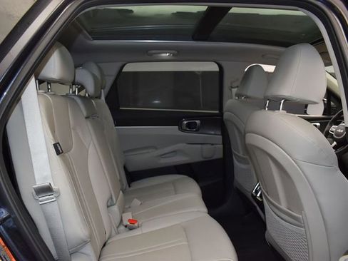 Used 2025 Kia Sorento S w/ Panoramic Sunroof Package image 12