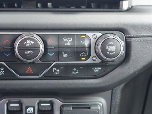 Used 2025 Jeep Wrangler Unlimited Sahara w/ Safety Group AWD/4WD image 26