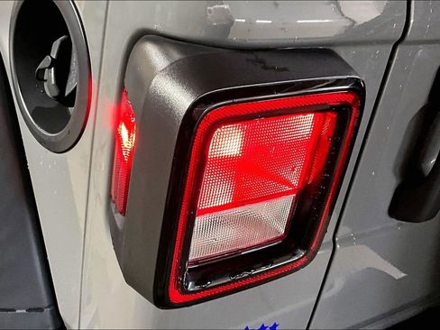 Used 2021 Jeep Wrangler Unlimited Sport image 27