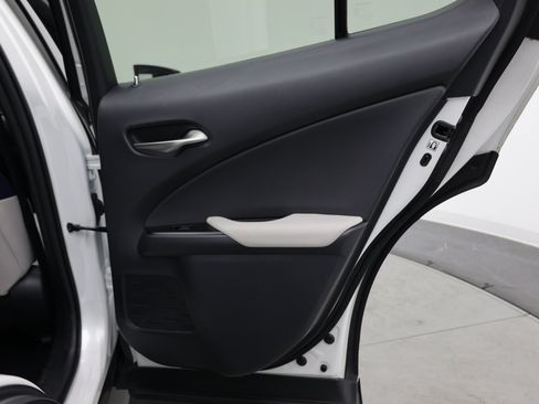 Used 2022 Lexus UX 200 w/ Accessory Package (Z1) FWD image 38