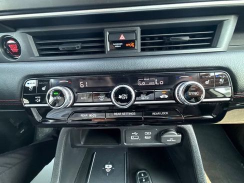 Used 2025 Honda Pilot Black Edition image 8