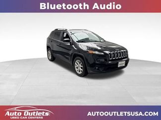 Used 2016 Jeep Cherokee Latitude w/ Cold Weather Group image 1