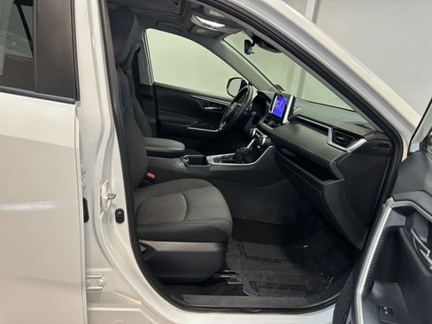 Used 2024 Toyota RAV4 XLE image 39