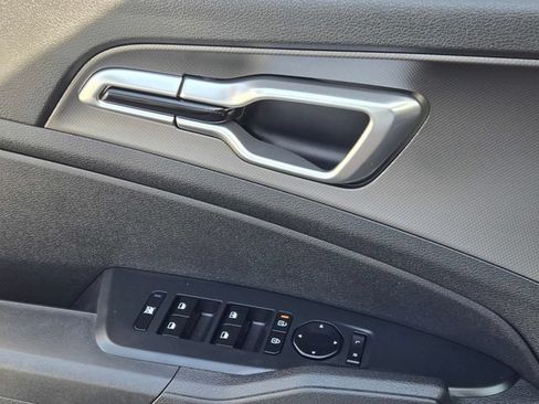New 2026 Kia Sportage LX FWD image 21