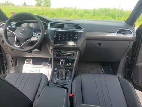 New 2024 Volkswagen Tiguan SE R-Line image 51