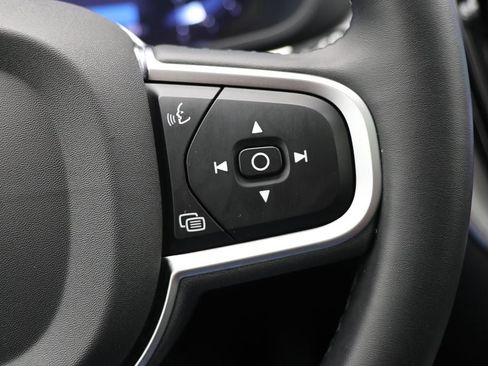 Used 2025 Volvo XC60 B5 Core image 23