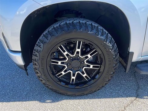 Used 2019 Chevrolet Silverado 1500 Custom w/ Custom Value Package image 10