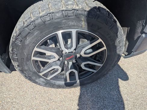 Used 2024 GMC Sierra 1500 AT4 w/ Technology Package AWD/4WD image 6