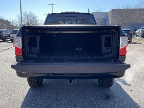 Used 2017 Nissan Titan SL image 5