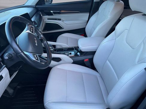 Used 2023 Kia Telluride S image 11
