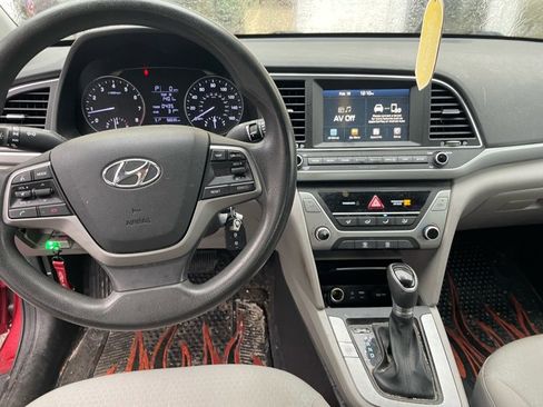 Used 2017 Hyundai Elantra SE image 7