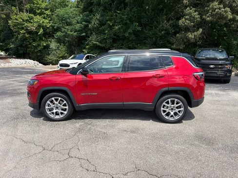 Used 2025 Jeep Compass Limited AWD/4WD image 6