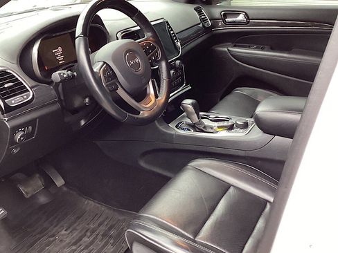 Used 2020 Jeep Grand Cherokee Overland AWD/4WD image 10