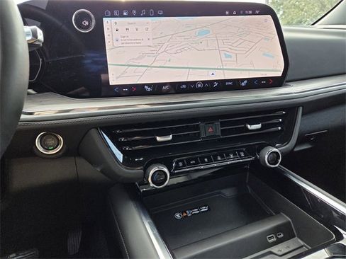 Certified 2025 Chevrolet Suburban Z71 image 30