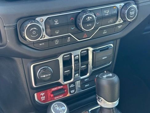 Used 2025 Jeep Wrangler Unlimited Rubicon AWD/4WD image 10