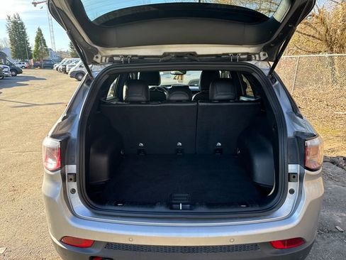 Used 2024 Jeep Compass Trailhawk image 40
