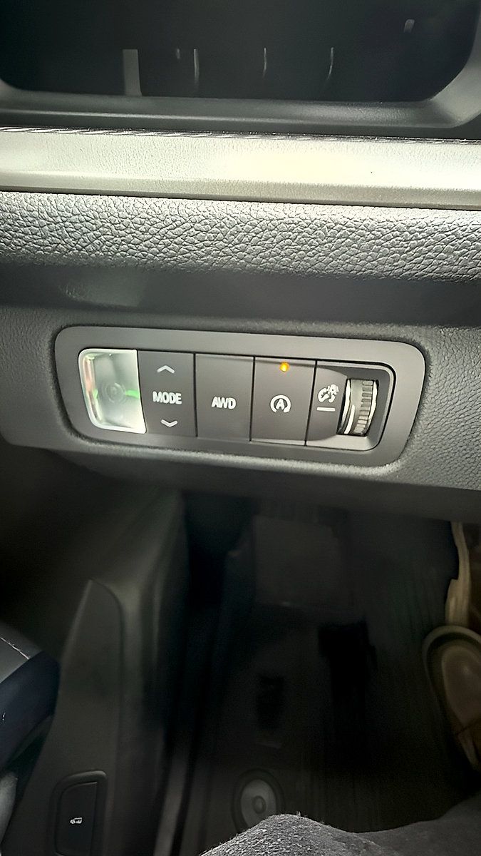 Used 2025 Chevrolet Traverse LT w/ Sun and Wheel Package AWD/4WD image 20