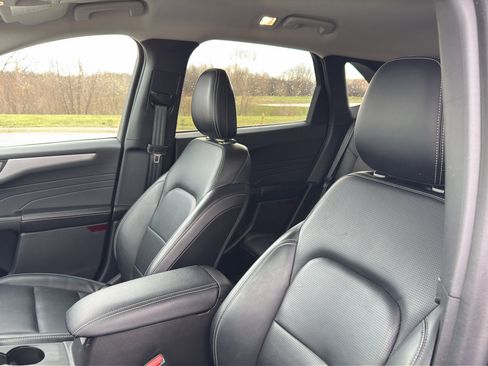 Used 2025 Ford Escape Platinum AWD/4WD image 16