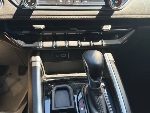 Used 2023 Chevrolet Colorado LT RWD image 28