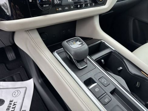 Used 2024 Nissan Pathfinder SL w/ SL Premium Package image 21