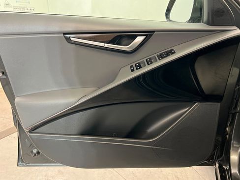 Used 2023 Kia Niro EX Touring image 14