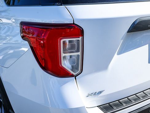 Used 2022 Ford Explorer XLT w/ Equipment Group 202A image 12