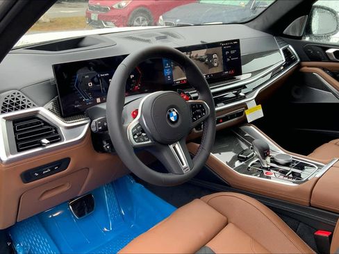 Used 2025 BMW X5 M Competition w/ Executive Package image 8