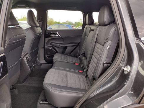 New 2026 Mitsubishi Outlander LE AWD/4WD image 8