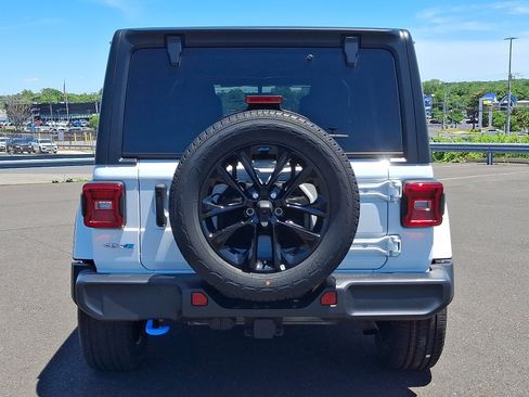 Used 2023 Jeep Wrangler Unlimited Sahara w/ Cold Weather Group AWD/4WD image 5