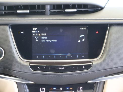 Used 2018 Cadillac XT5 FWD image 16