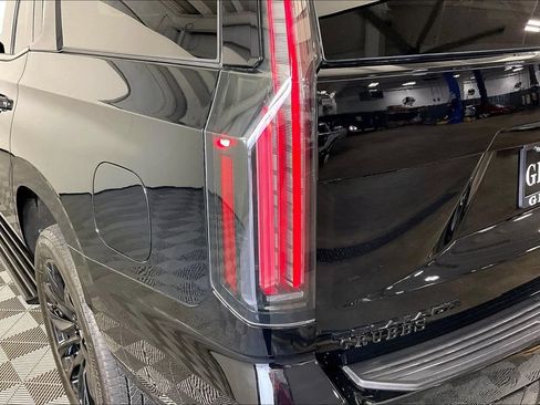 Used 2025 Cadillac Escalade Sport AWD/4WD image 41