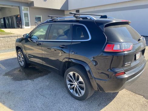 Used 2020 Jeep Cherokee Overland w/ Technology Group AWD/4WD image 4
