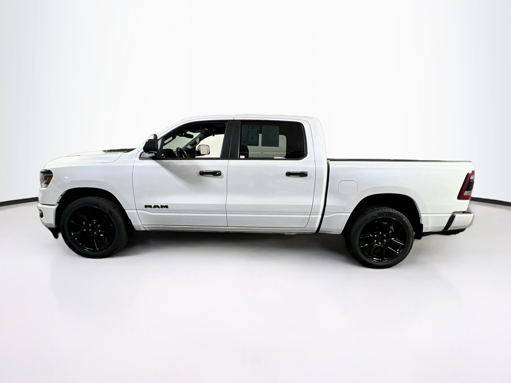 Used 2023 RAM 1500 Laramie AWD/4WD image 8