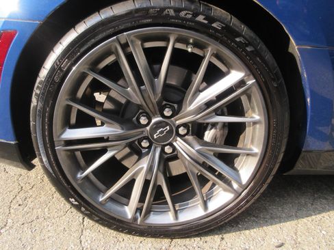 Used 2022 Chevrolet Camaro ZL1 RWD image 25