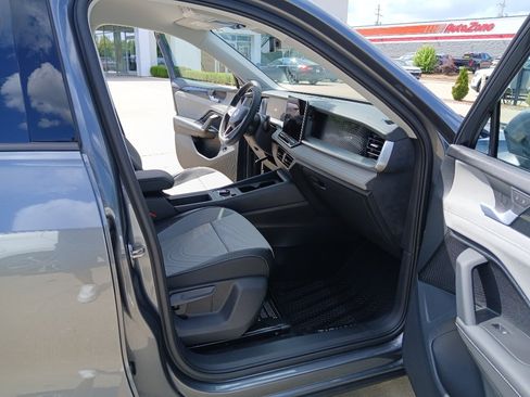 New 2026 Volkswagen Tiguan SE FWD image 29