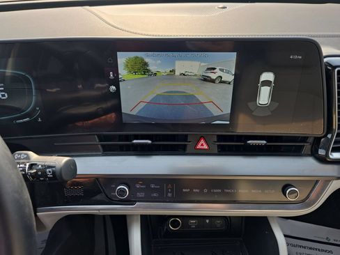 Used 2025 Kia Sportage EX FWD image 18