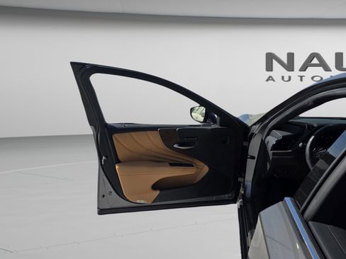 Used 2021 Lexus LS 500 w/ Accessory Package (Z2) image 8