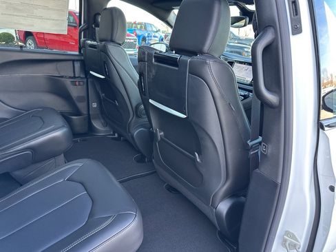 New 2026 Chrysler Pacifica Select image 50