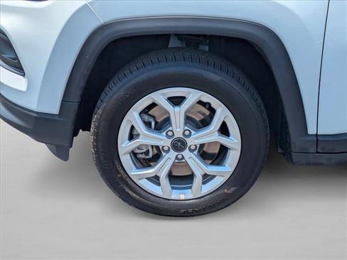 Used 2025 Jeep Compass Latitude AWD/4WD image 24