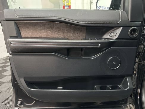 Used 2021 Ford Expedition Limited image 18