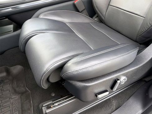 Used 2025 Lincoln Navigator Reserve w/ Jet Appearance Package image 18