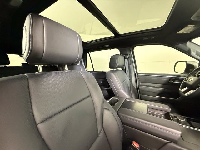 Used 2024 Toyota Sequoia Platinum AWD/4WD image 33