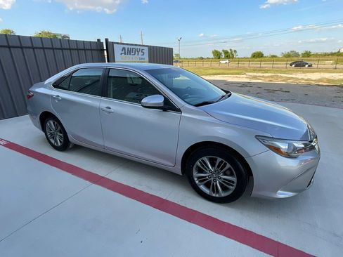 Used 2017 Toyota Camry SE FWD image 6