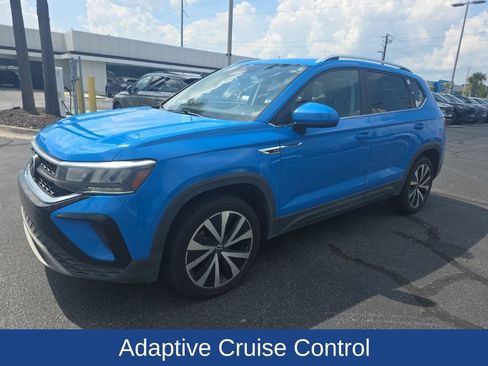 Used 2022 Volkswagen Taos SE w/ Panoramic Sunroof Package FWD image 5