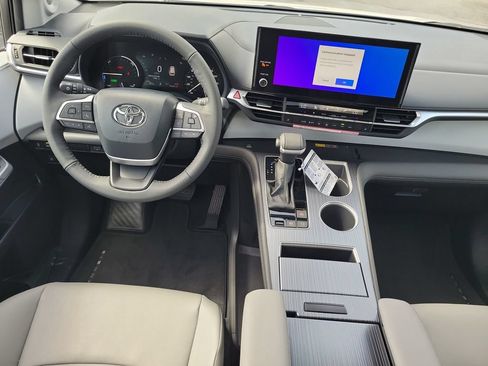 New 2026 Toyota Sienna XLE FWD image 27