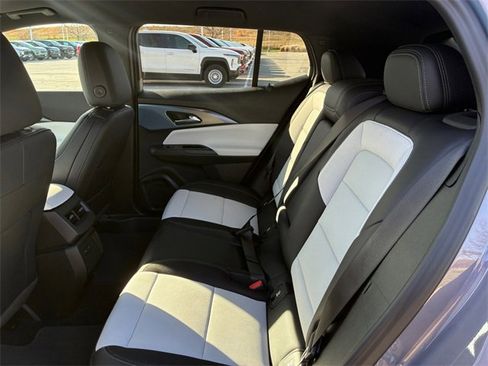 New 2026 Chevrolet Equinox EV LT image 17