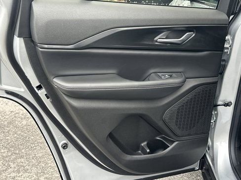 New 2025 Jeep Grand Cherokee Altitude image 24