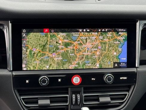 Used 2025 Porsche Macan image 20
